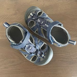 Boys Navy Blue Keen shoes, 11